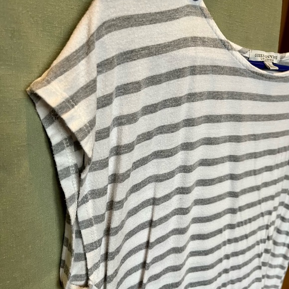 L “Green Envelope Los Angeles” Grey striped short sleeve blouse - Picture 4 of 6